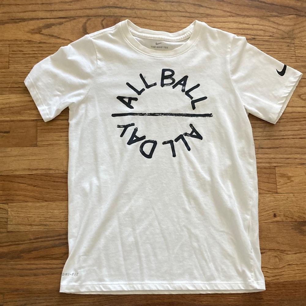 Nike Boys Short Sleeve Dri-Fit Tee Size Medium